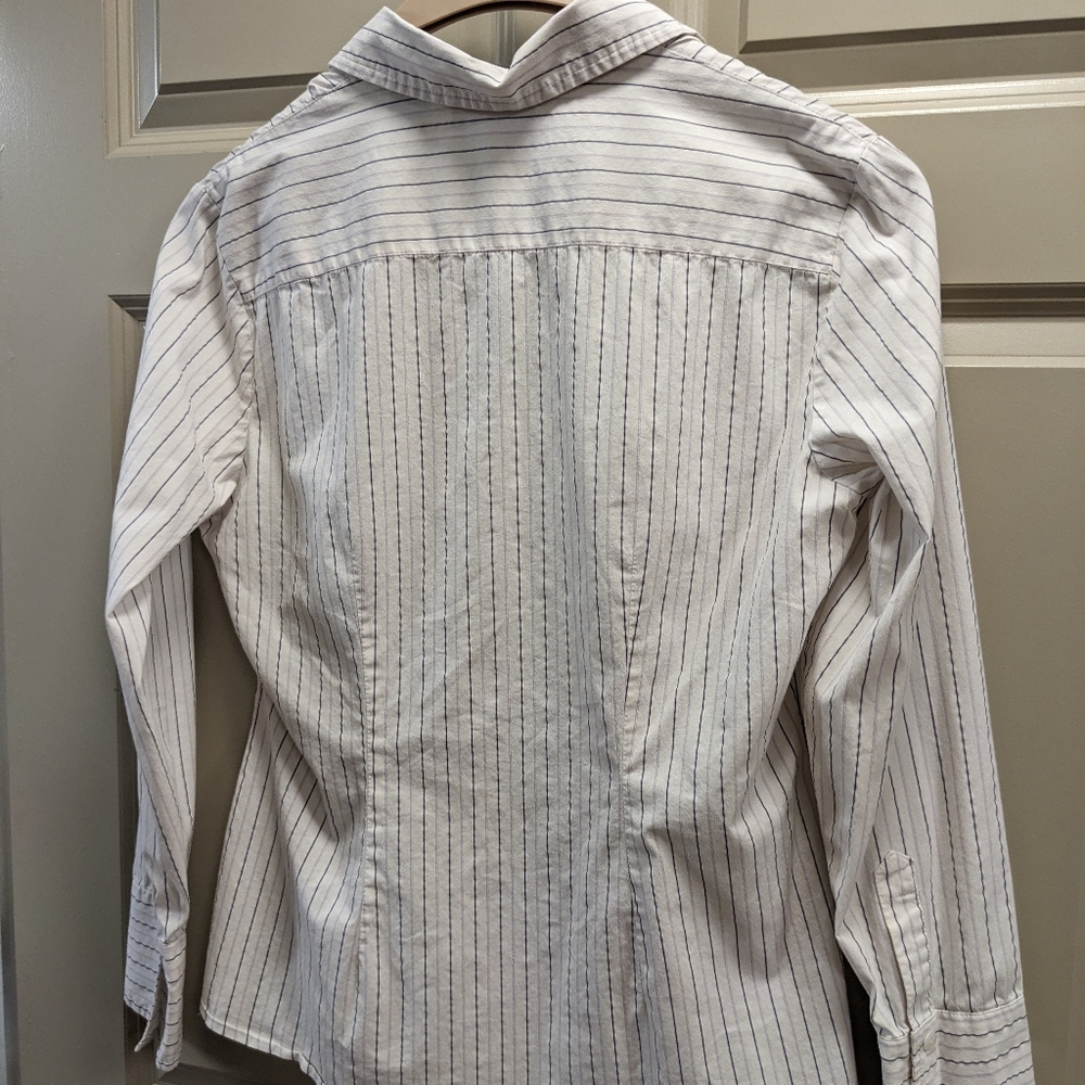 New York & Company City Stretch Shirt- size large - Picture 16 of 17